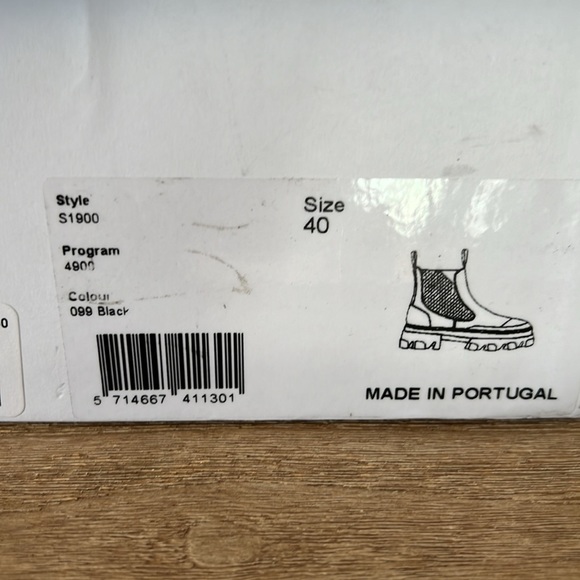 Ganni black cleated low Chelsea boot size 40 - Picture 11 of 12